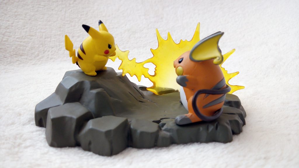 Pokémon 10 Battles [Battle for Life] by Banpresto Pikachu VS Raichu front