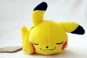 Pikachu Mania Sleeping keychain Plush front