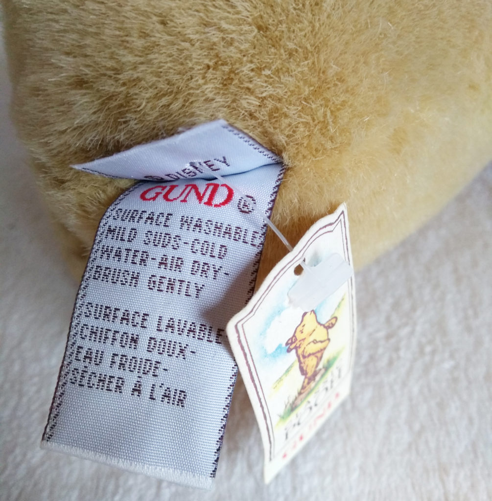 Winnie the Pooh - Classic Pooh plush by Gund tags