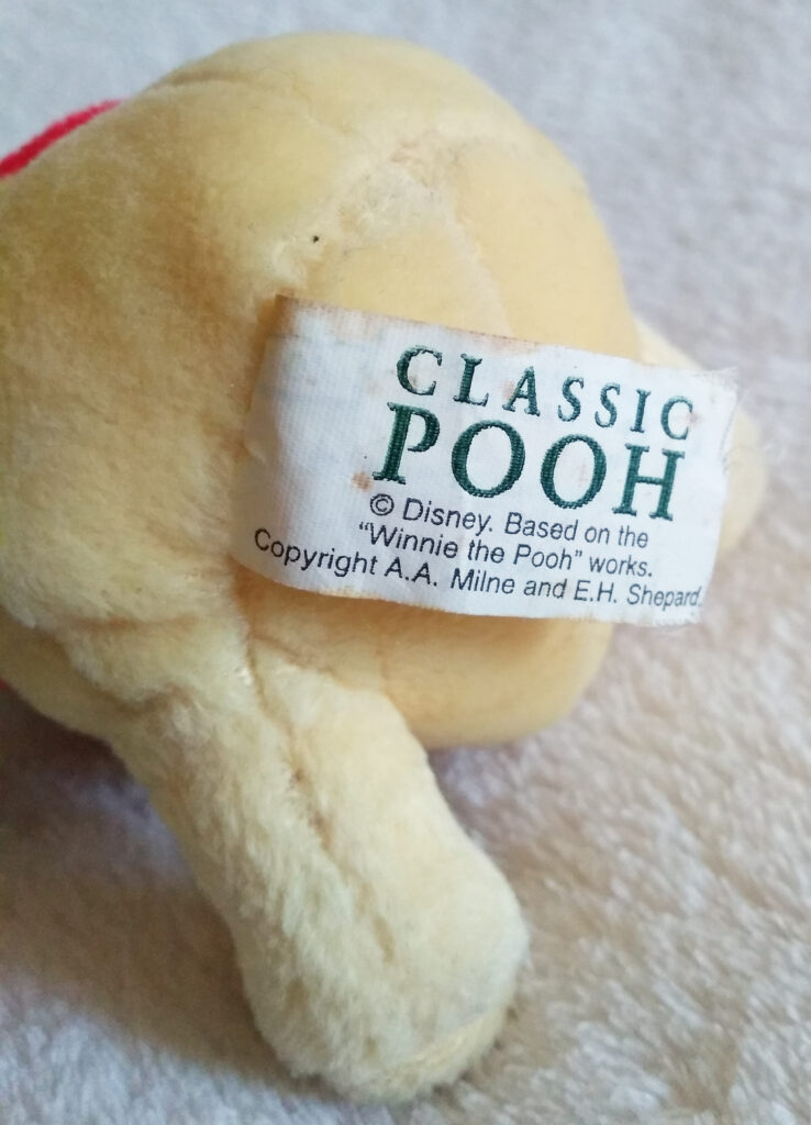 The tush tag of Classic Pooh beanie Winnie the Pooh by Golden Bear