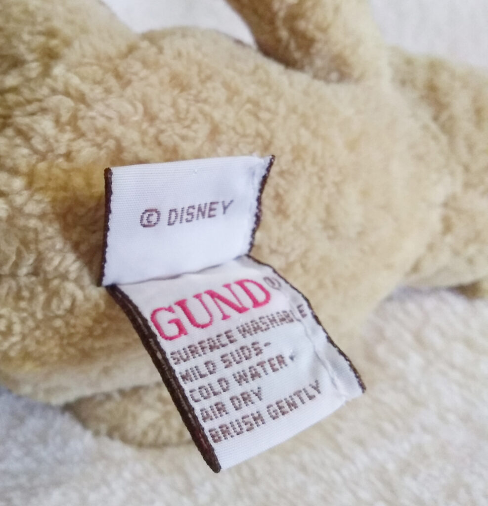 Winnie the Pooh - Classic Pooh by Gund tush tags