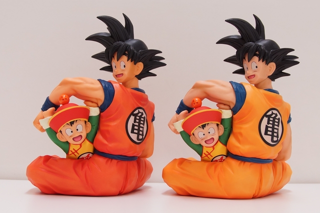 Dragonball EX Warriors who protect the Earth by Bandai Last One Prize Goku & Gohan (manga) comparison with Prize A on the left