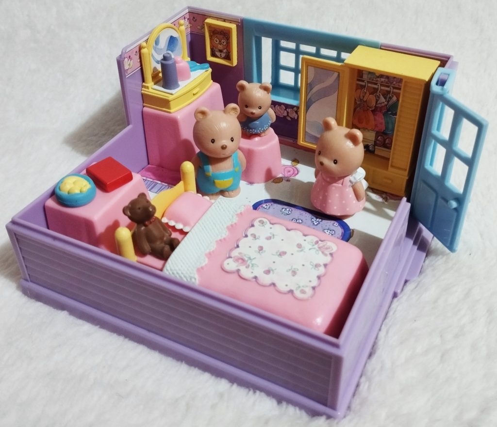 Furry Families by Takara, Bear Family Bedroom Playset