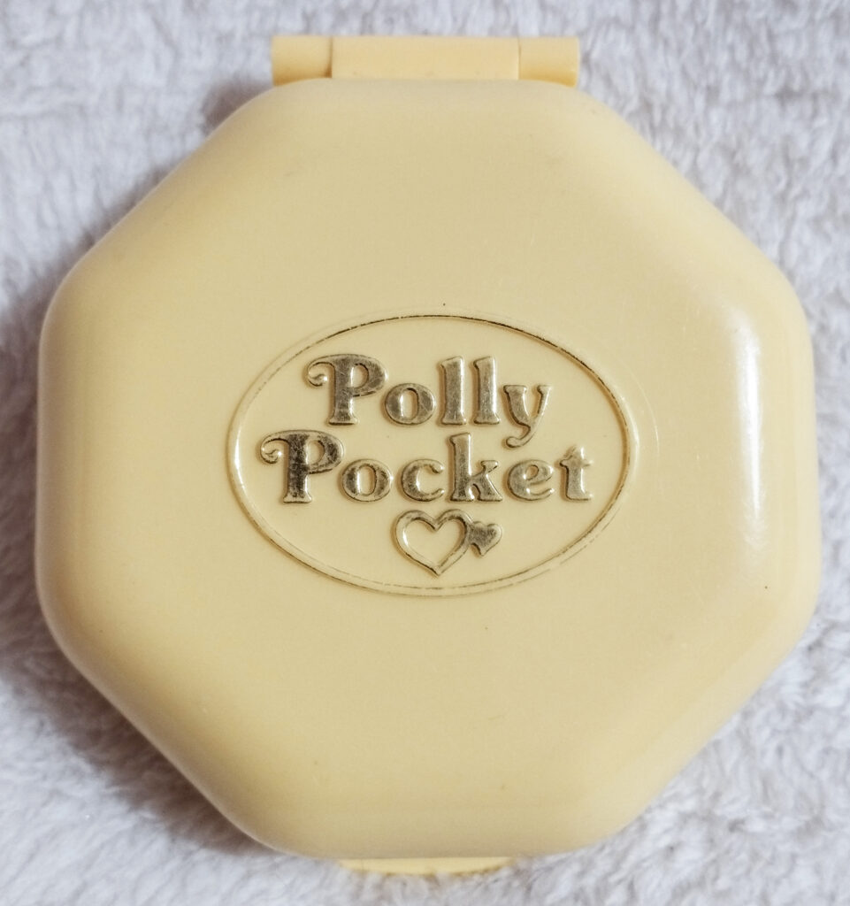 Polly Pocket by Bluebird, Polly's Hairdressing Salon, front compact
