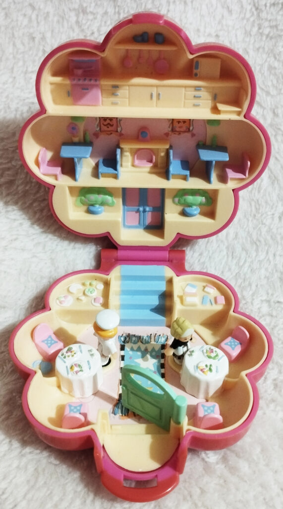 Polly Pocket by Bluebird, Mr. Fry's Restaurant, inside compact