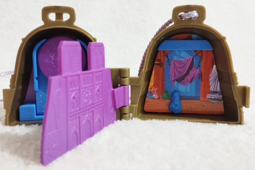Once Upon a Time Locket by Mattel - Hunchback of the Notre Dame interior right