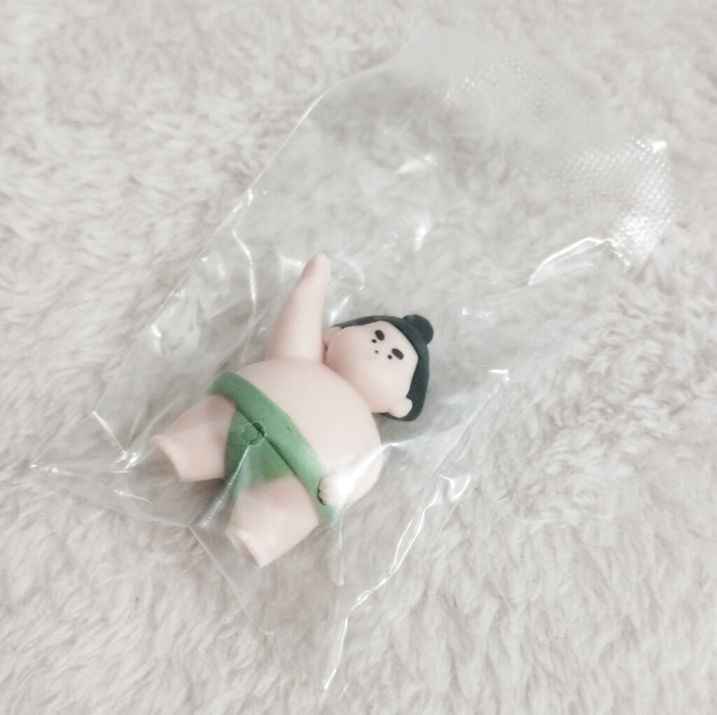 Narabundesu Osumou-San by Bandai Figure in packaging
