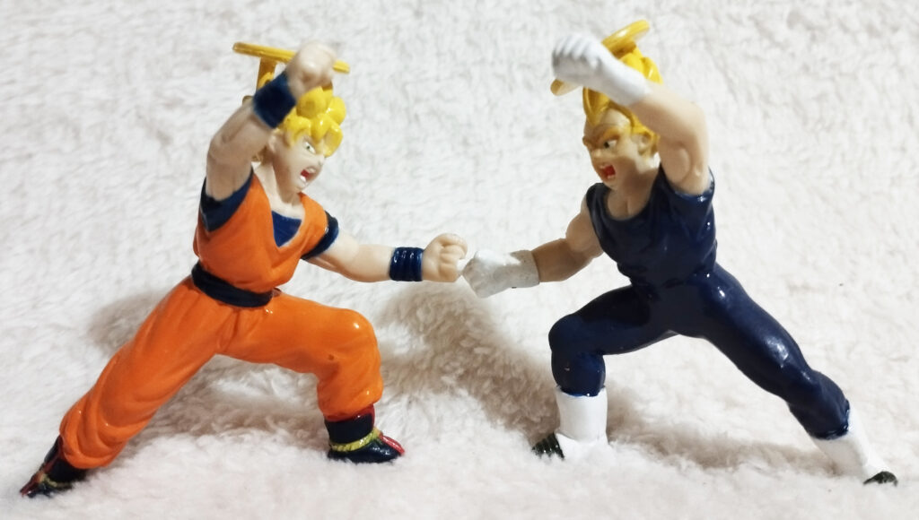 Combat Super Guerriers diorama No. 4 - Super Saiyan Goku (halo) VS Super Saiyan Vegeta (halo) 