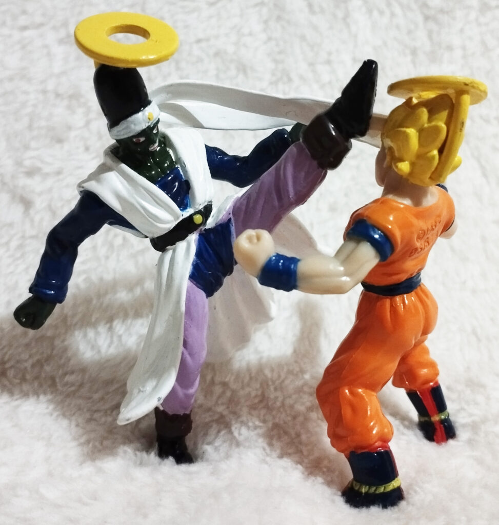 Combat Super Guerriers diorama No. 6 - Pikkon (halo) VS Goku (halo)