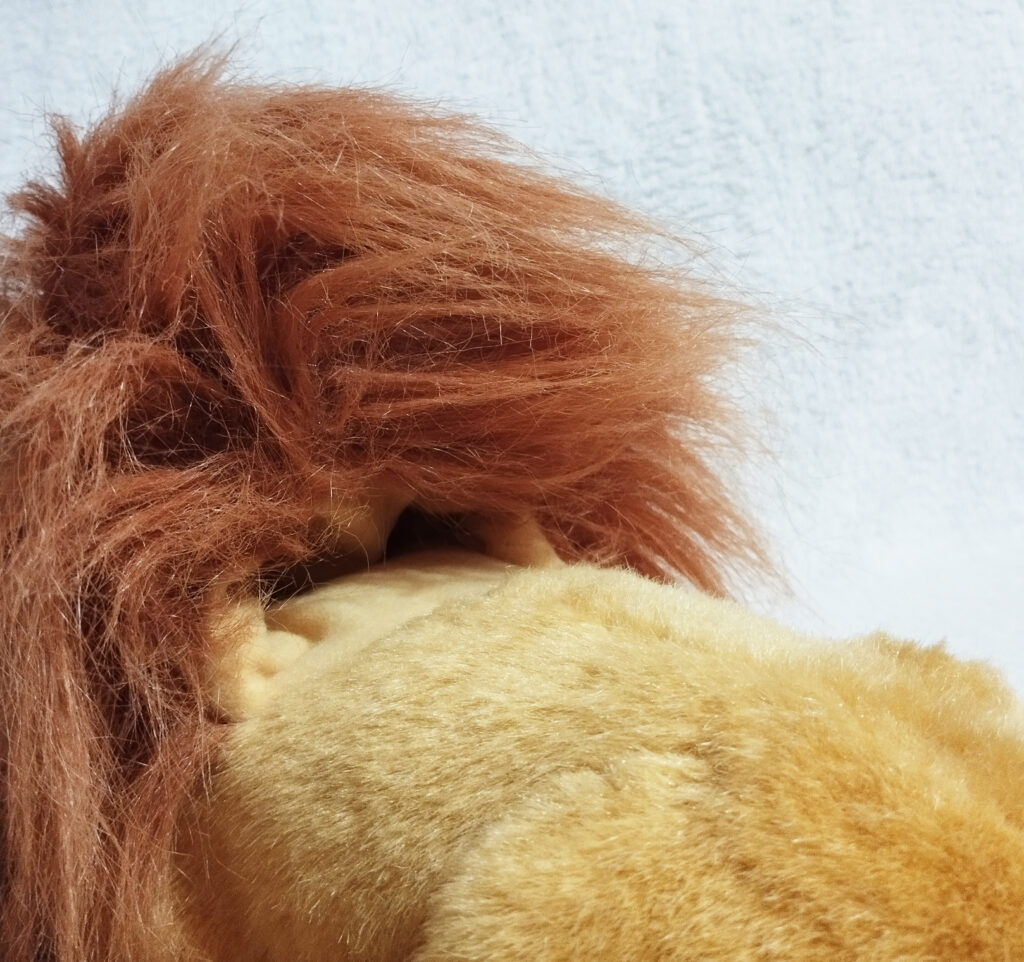 The Lion King Roaring Simba plush by Mattel - handpuppet