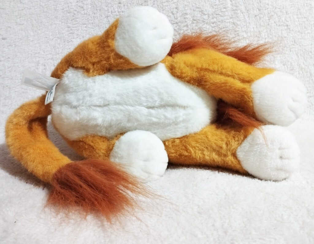 The Lion King Roaring Simba plush by Mattel - bottom