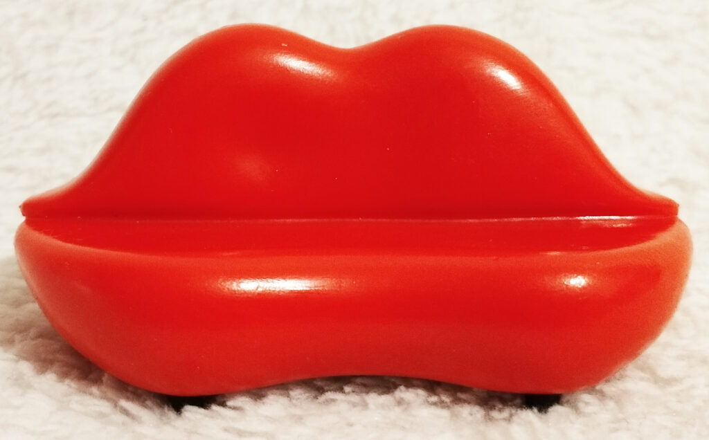 Mini Brands! Home by Zuru - 10 Lips Sofa