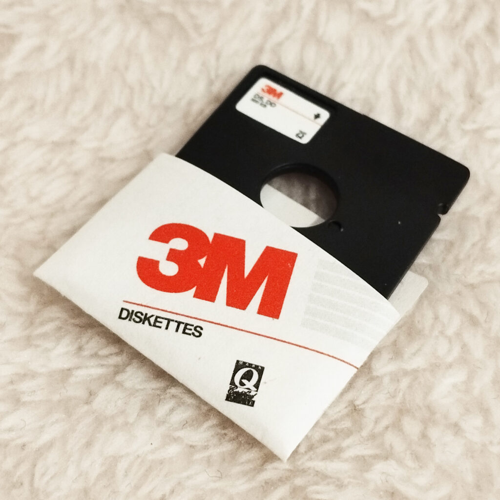 Mini Brands! Retro by Zuru - 3M Diskette