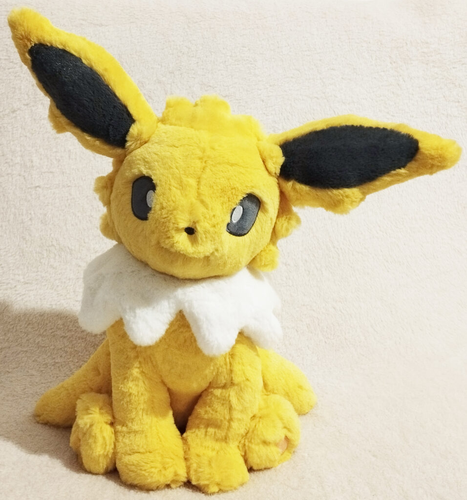 Pokémon Comfy Friends plush by Pokémon Center - Wave 7 - Jolteon (front)