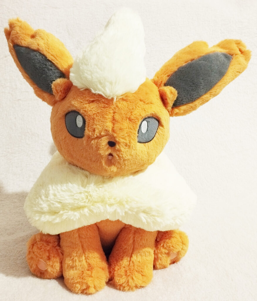 Pokémon Comfy Friends plush by Pokémon Center - Wave 7 - Flareon (front)