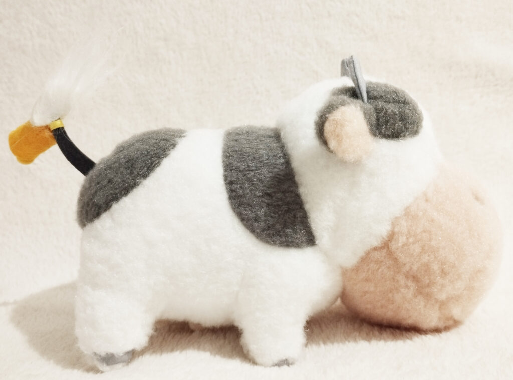 Story of Seasons Fluffy Cow plush by Marvelous - Black and White Spotted Fluffy Cow side